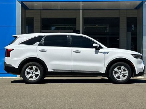 Used 2022 Kia Sorento LX FWD image 4