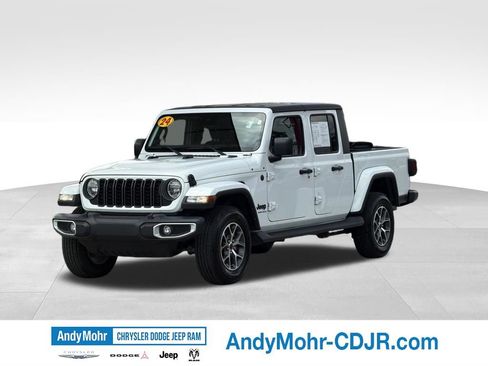 Used 2024 Jeep Gladiator Sport AWD/4WD image 3