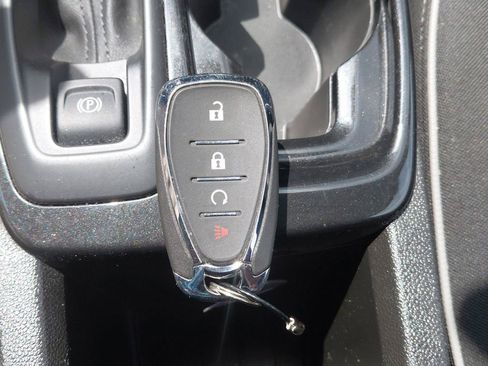 Used 2025 Chevrolet TrailBlazer LT AWD/4WD image 33