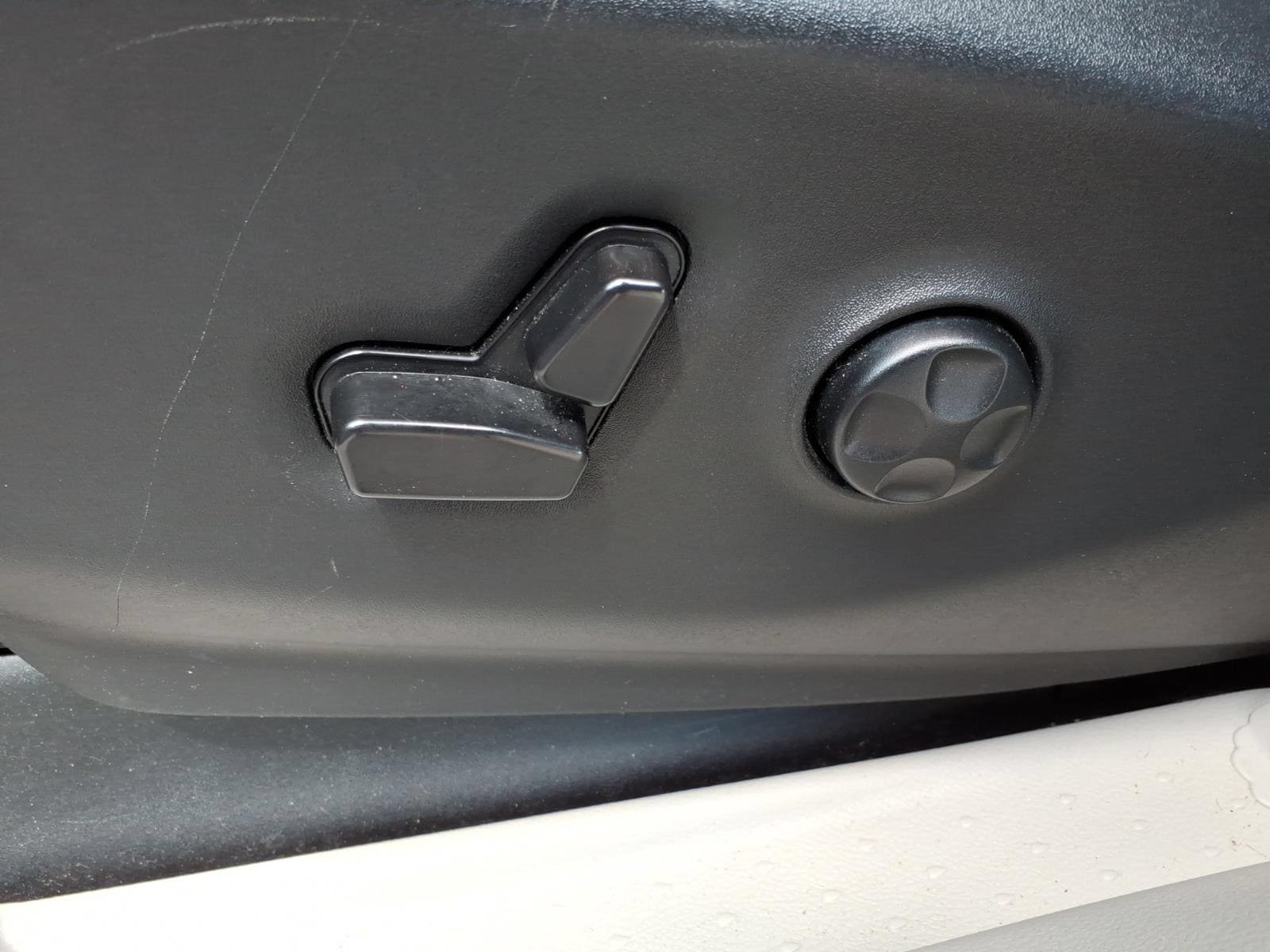 Used 2024 Chrysler Pacifica Touring-L FWD image 15
