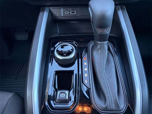 Used 2023 Chevrolet Colorado Trail Boss w/ Technology Package image 18