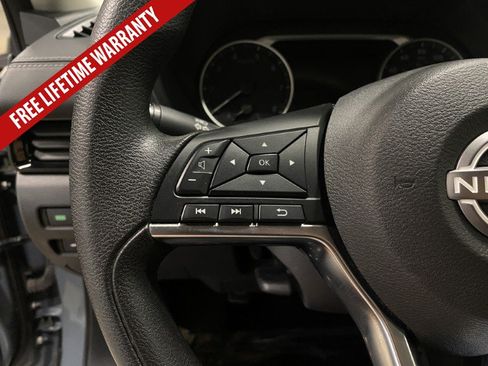 Used 2024 Nissan Sentra SV FWD image 33