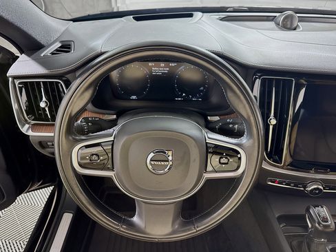 Used 2019 Volvo S60 T6 Inscription image 16