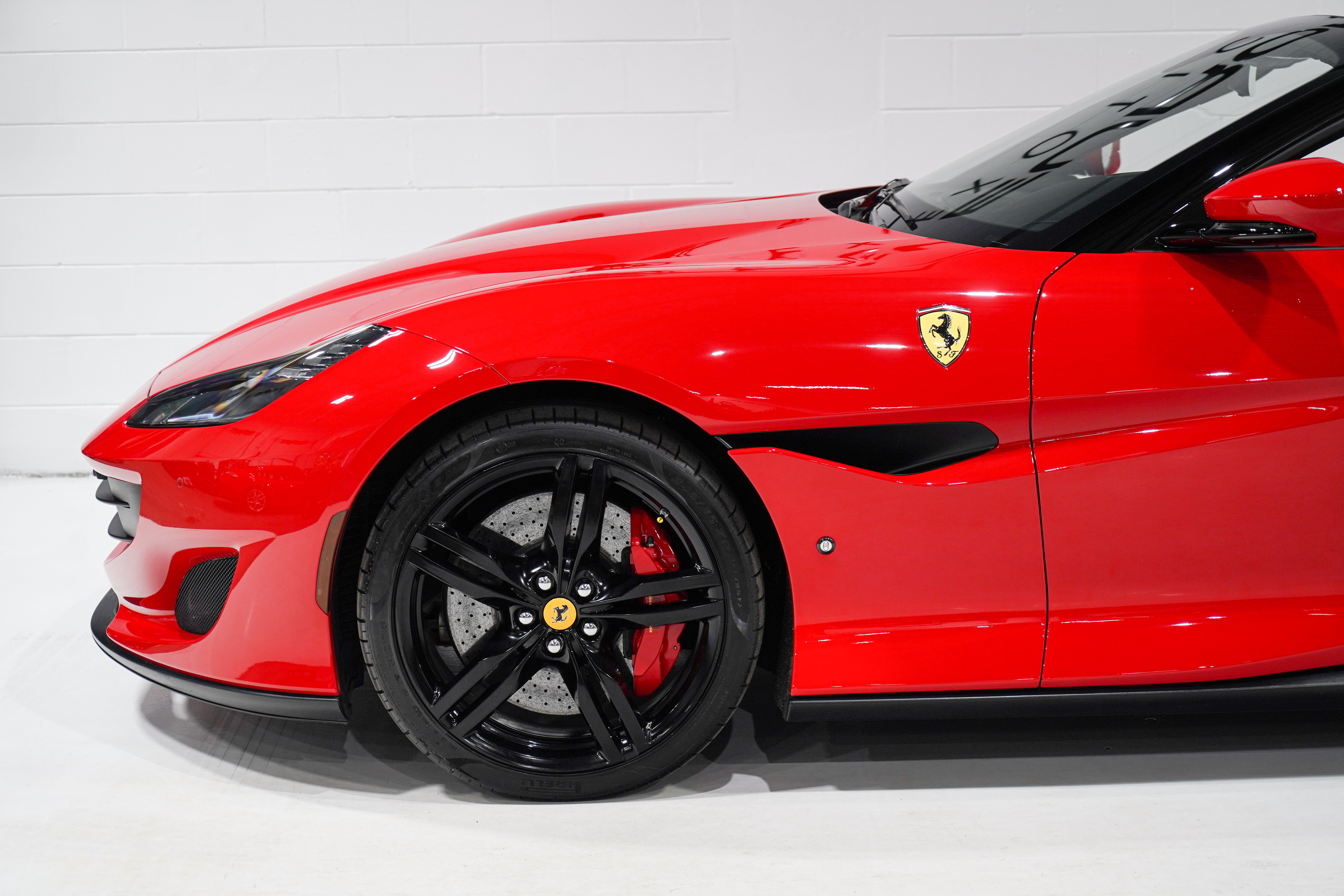 Used 2019 Ferrari Portofino RWD image 34