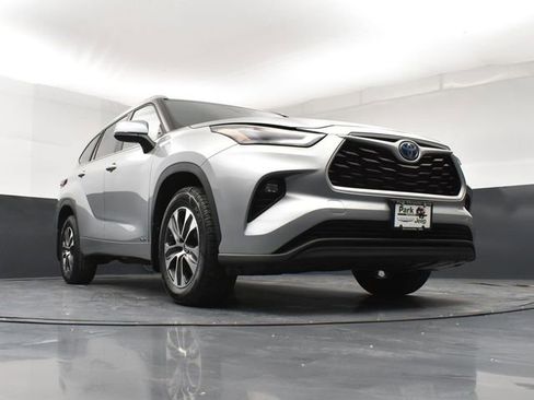 Used 2024 Toyota Highlander XLE image 19