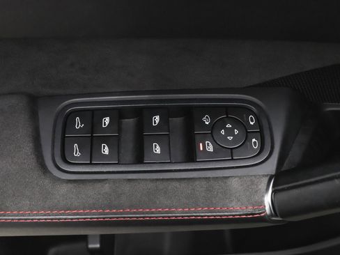 Used 2023 Porsche Cayenne GTS w/ Premium Package image 15