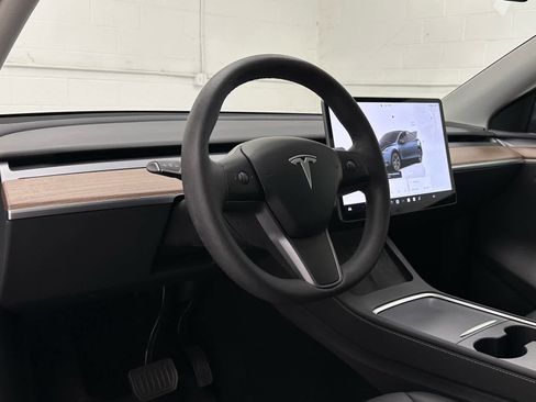 Used 2024 Tesla Model Y Long Range image 10