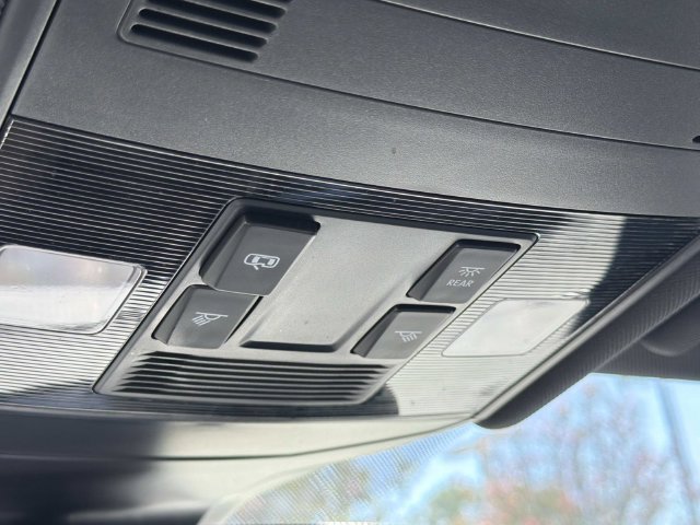 Certified 2025 Volkswagen Jetta Sport FWD image 27
