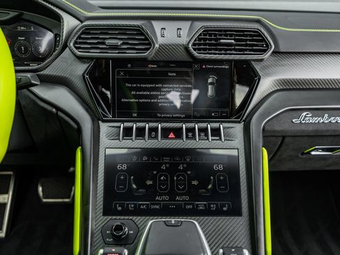 Used 2022 Lamborghini Urus AWD/4WD image 32