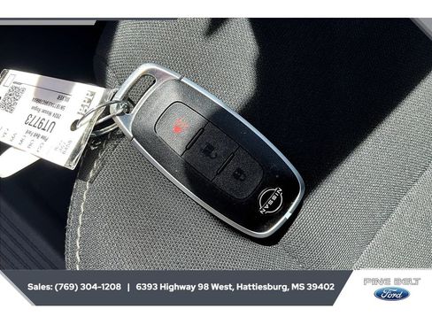 Used 2024 Nissan Rogue S AWD/4WD image 9