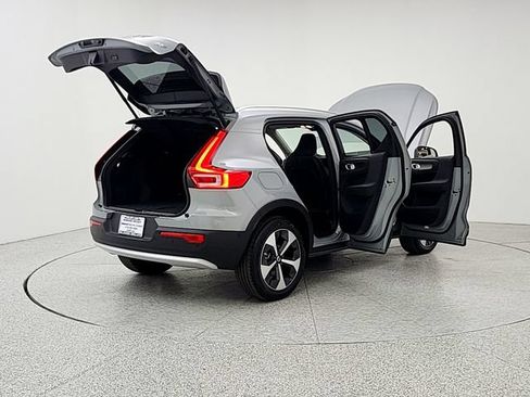 Certified 2025 Volvo XC40 B5 Plus AWD/4WD image 11