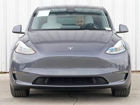 Used 2023 Tesla Model Y Long Range image 7