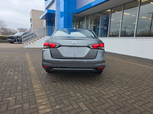 Used 2022 Nissan Versa SV image 4