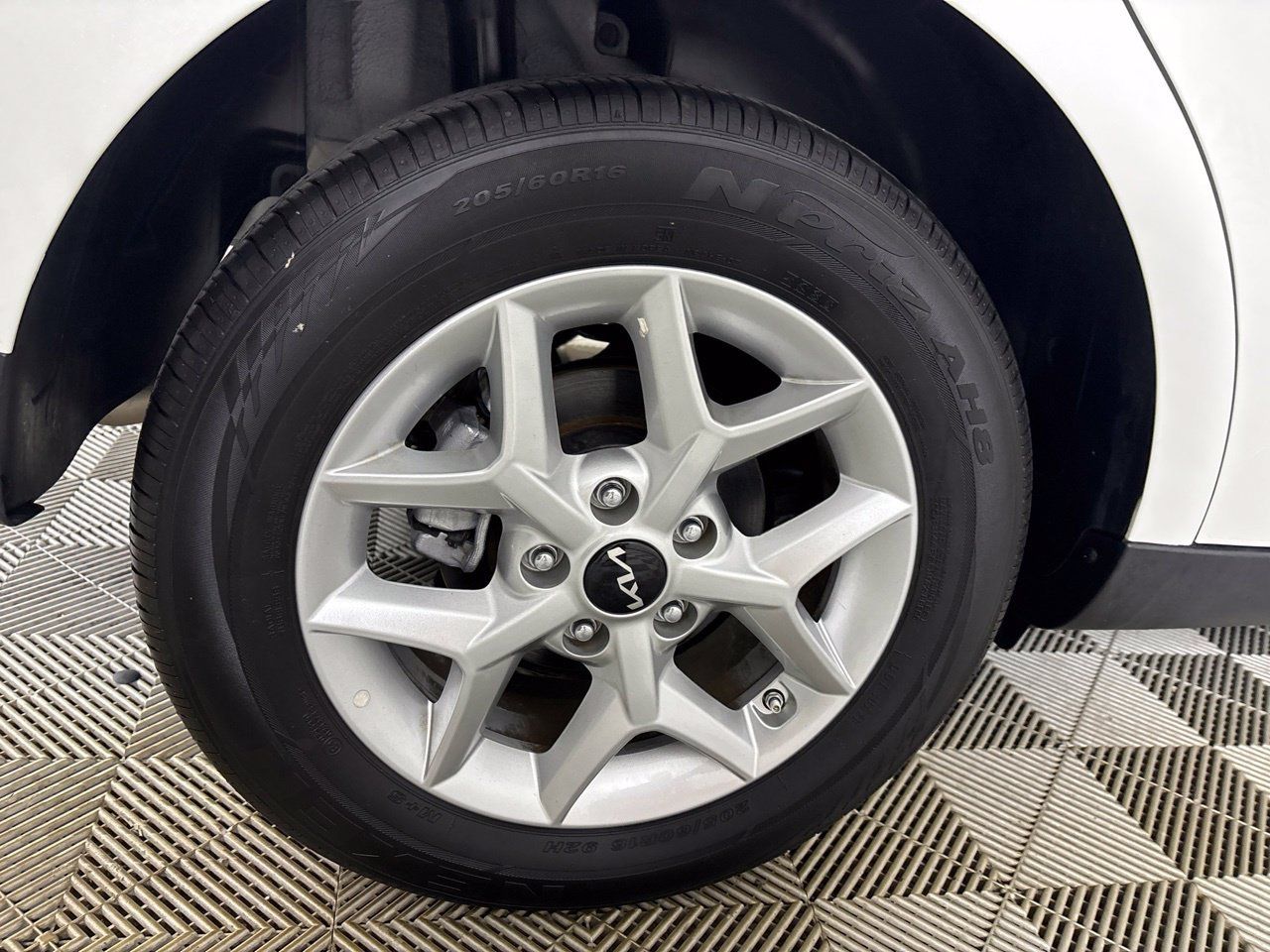 Used 2025 Kia Soul LX w/ LX Technology Package FWD image 31