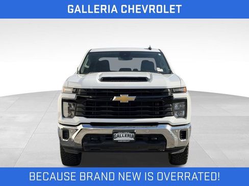 Used 2025 Chevrolet Silverado 2500 W/T w/ WT/CX Safety Package AWD/4WD image 3