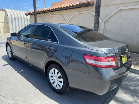 Used 2010 Toyota Camry LE FWD image 9