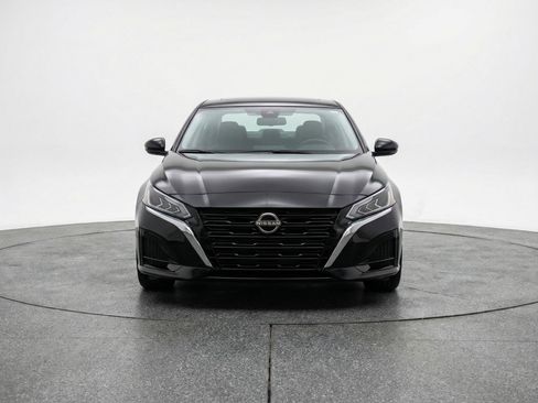 Used 2025 Nissan Altima 2.5 SV image 2