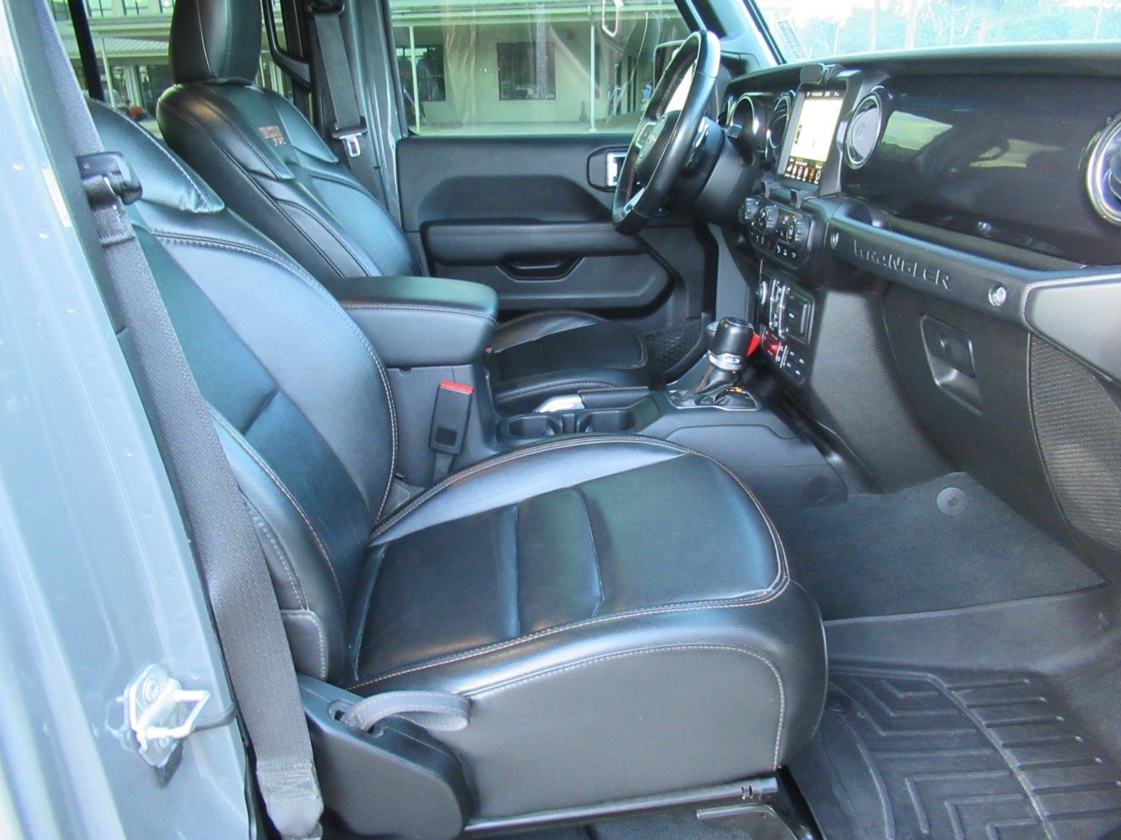 Used 2022 Jeep Wrangler Unlimited Rubicon w/ Dual Top Group AWD/4WD image 10