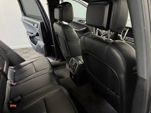 Used 2018 Porsche Macan S image 47