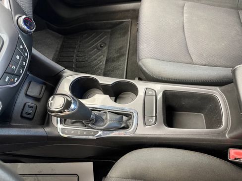 Used 2019 Chevrolet Cruze LT FWD image 6