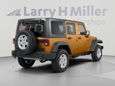 Used 2013 Jeep Wrangler Unlimited Sahara w/ Connectivity Group AWD/4WD image 2