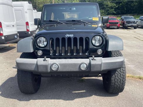 Used 2016 Jeep Wrangler Unlimited Rubicon w/ Connectivity Group AWD/4WD image 2