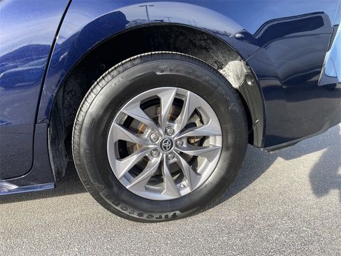 Used 2024 Toyota Sienna LE image 10