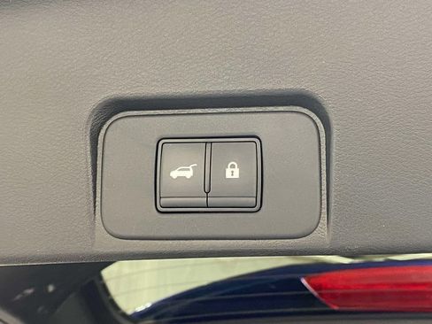 Used 2024 Nissan Rogue SV AWD/4WD image 9