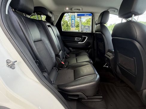 Used 2017 Land Rover Discovery Sport SE AWD/4WD image 10