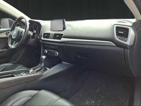 Used 2018 MAZDA MAZDA3 Touring image 12