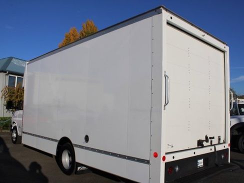 Used 2022 Chevrolet Express 4500 Extended w/ Power Convenience Package image 7