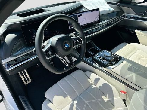 Used 2023 BMW 760i xDrive AWD/4WD image 9