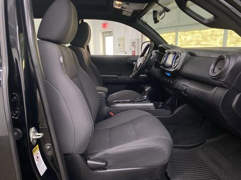 Used 2016 Toyota Tacoma TRD Sport image 18