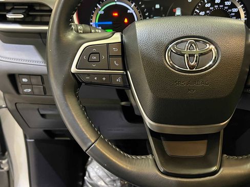 Certified 2024 Toyota Highlander XLE image 22