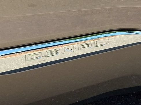 Used 2022 GMC Acadia Denali w/ Denali Ultimate Package FWD image 33