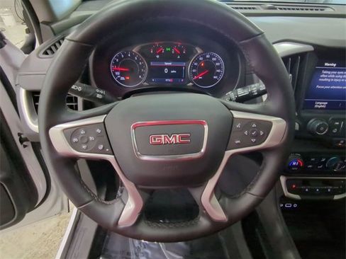 Used 2024 GMC Terrain SLT image 11