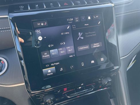 Used 2025 Jeep Grand Cherokee Altitude image 19