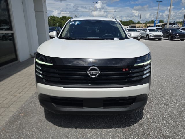 Used 2025 Nissan Kicks SR FWD image 2