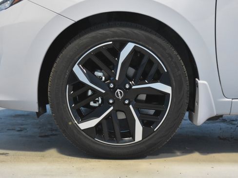 New 2025 Nissan Versa SR w/ Trunk Package image 19