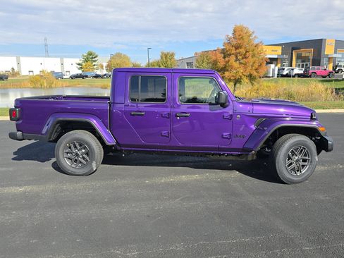 New 2026 Jeep Gladiator Sport AWD/4WD image 18