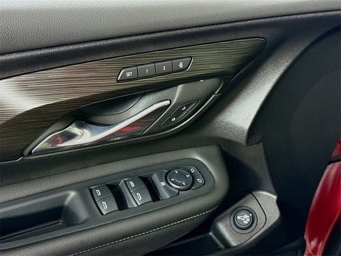 Used 2024 GMC Terrain SLT w/ Infotainment Package II image 12