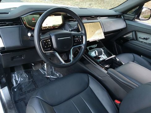 Used 2024 Land Rover Range Rover Sport SE image 12