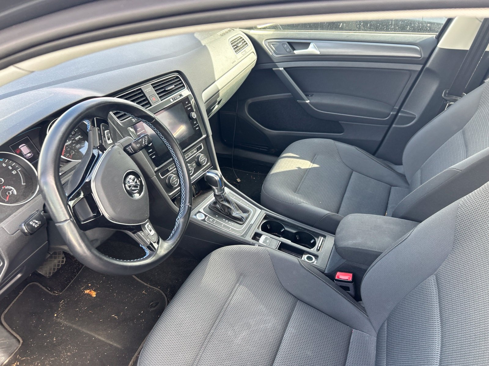 Used 2019 Volkswagen e-Golf SE w/ Driver Assistance Package FWD image 5