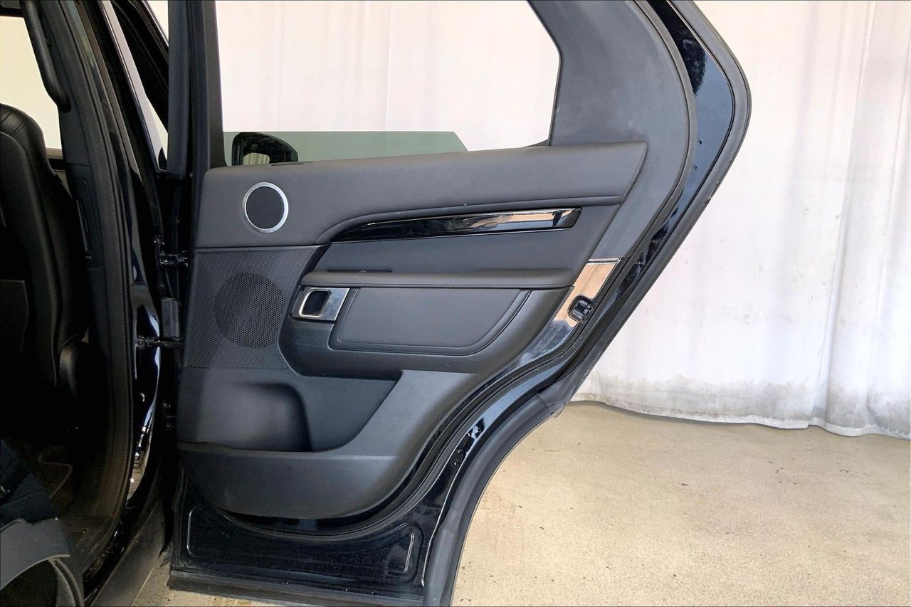 Used 2020 Land Rover Discovery SE AWD/4WD image 23