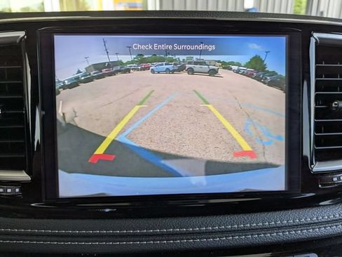Used 2025 Chrysler Pacifica Limited FWD image 24