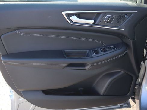 Used 2024 Ford Edge Titanium image 17