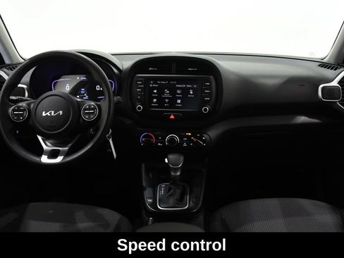Used 2025 Kia Soul LX w/ LX Technology Package FWD image 9