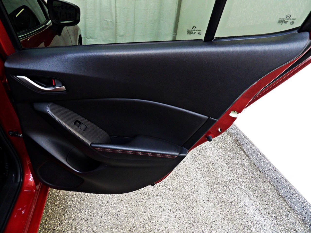 Used 2016 MAZDA MAZDA3 i Grand Touring FWD image 12