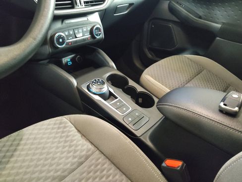 Used 2020 Ford Escape SE image 26