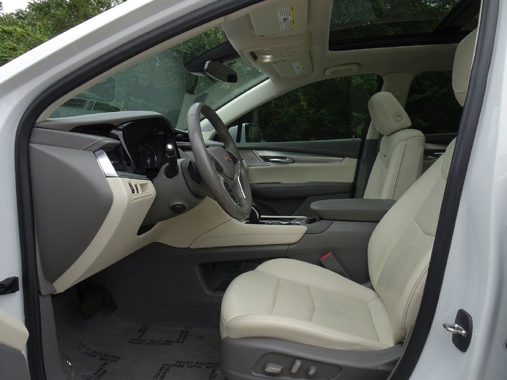 Certified 2022 Cadillac XT5 Premium Luxury FWD image 7